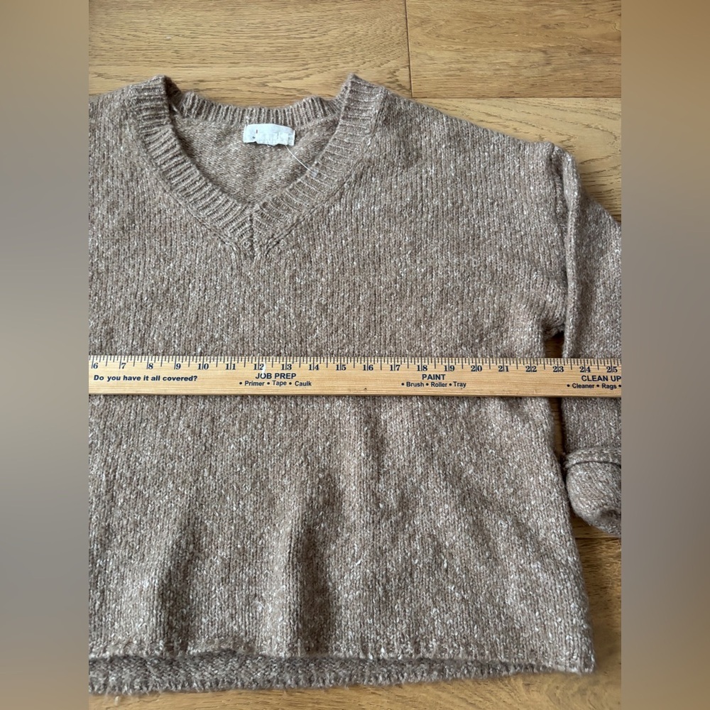 Anthropologie Cropped V-Neck Sweater in Heathered Taupe - Picture 3 of 5